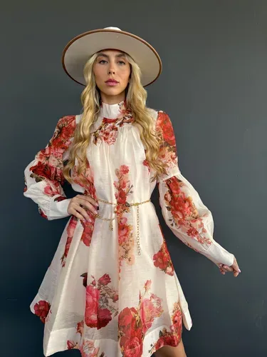 שמלת קיילי באז