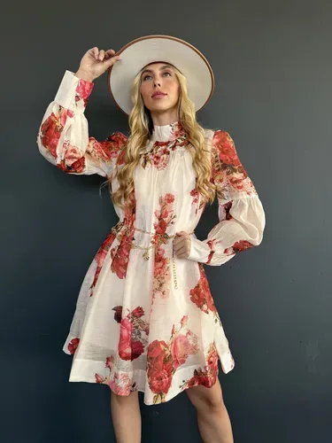 שמלת קיילי באז