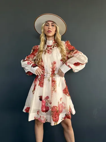 שמלת קיילי באז